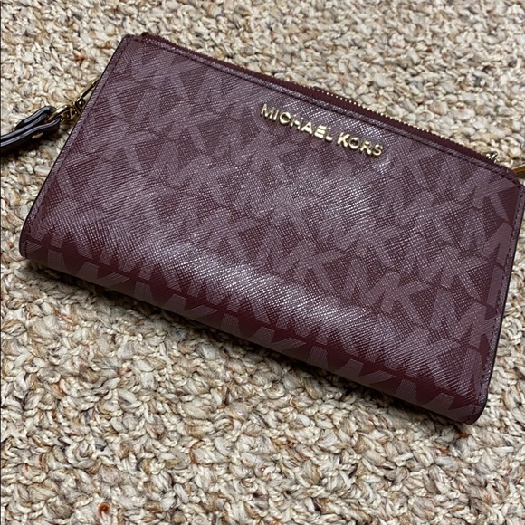 Michael Kors Phone Clutch